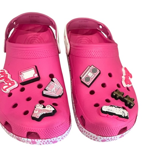 Crocs Unisex-Adult Barbie Classic Clogs Shoes NWOB Size W 11 M 9 - Picture 5 of 9
